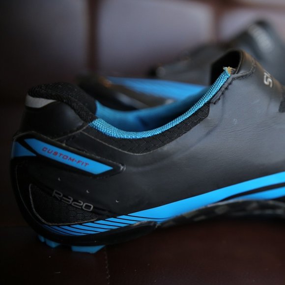 SHIMANO R320 men\'s carbon cycling shoes size 11.5/46. main image 13
